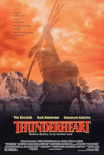 فیلم Thunderheart 1992 1 MV5BNjUwNDVhZWItNmNhNS00NDg5LThlNTktYmU1M2EwNmM0M2FlXkEyXkFqcGc@. V1 SX500